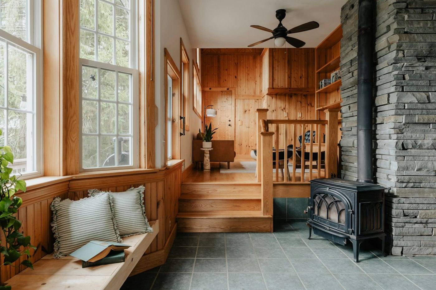 Maison de caractère : bois, pierre et lumière naturelle